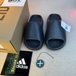 adidas Yeezy Slides ‘Onyx’