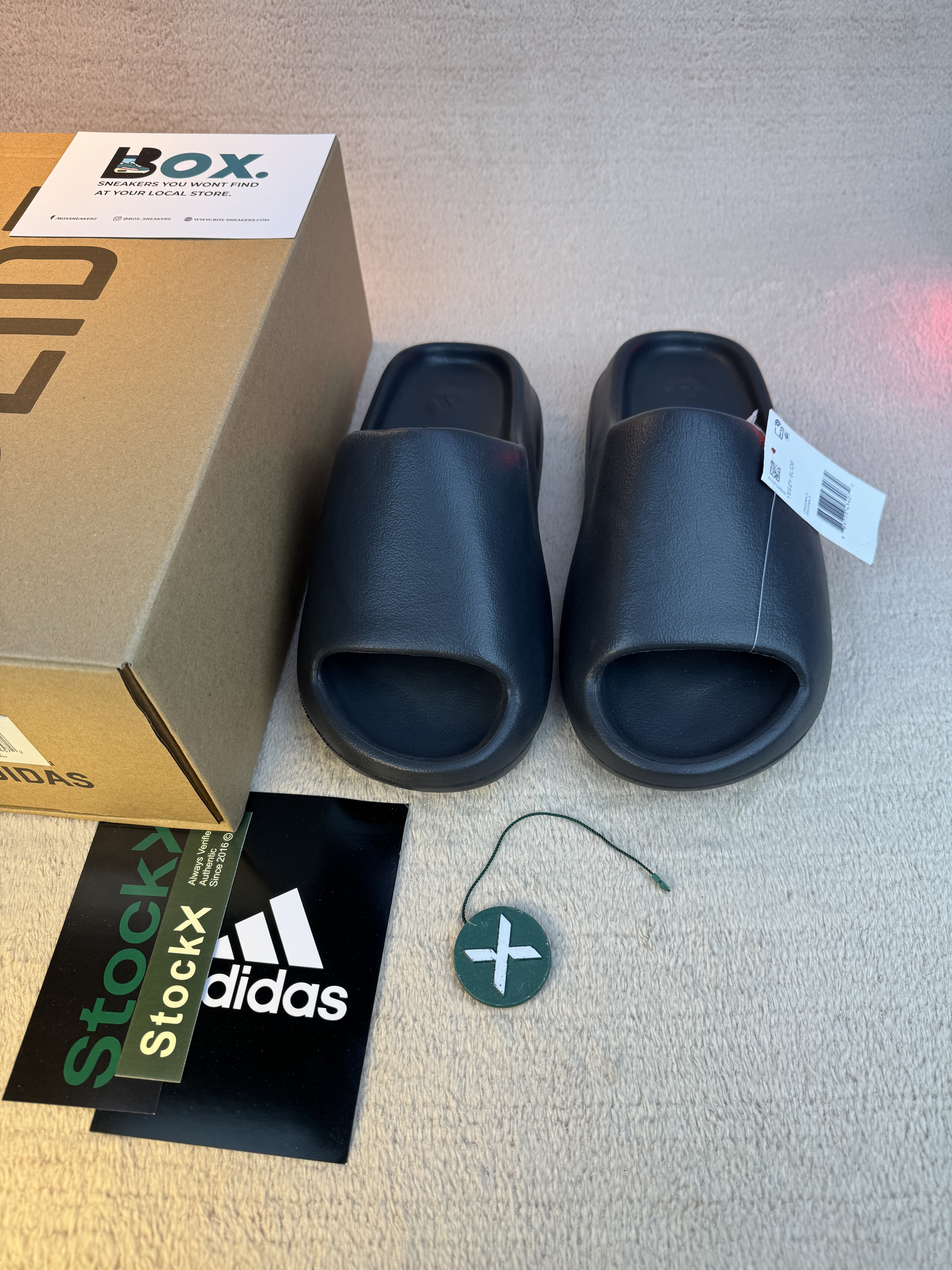 adidas Yeezy Slides ‘Onyx’ - Image 2