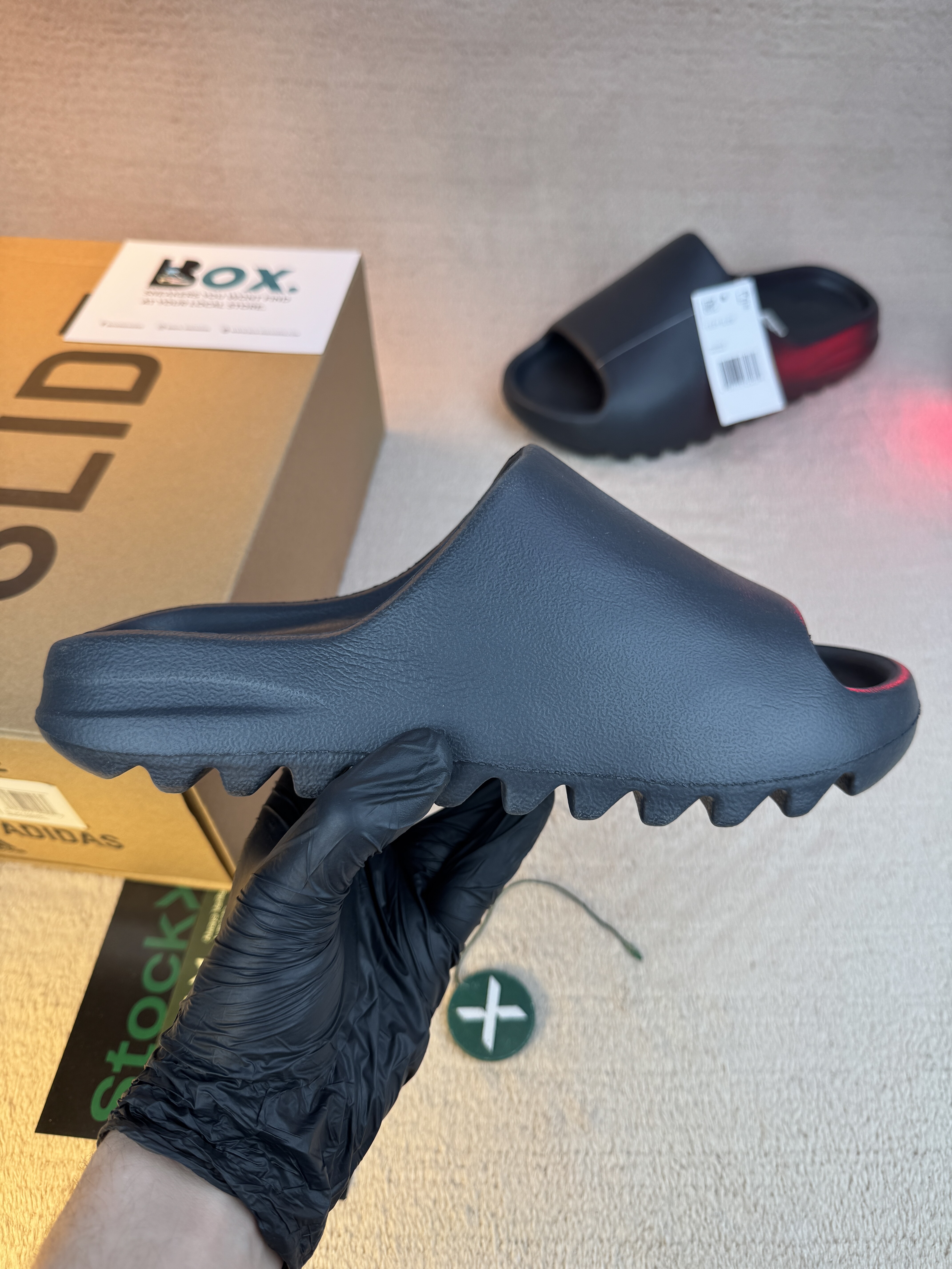 adidas Yeezy Slides ‘Onyx’ - Image 3