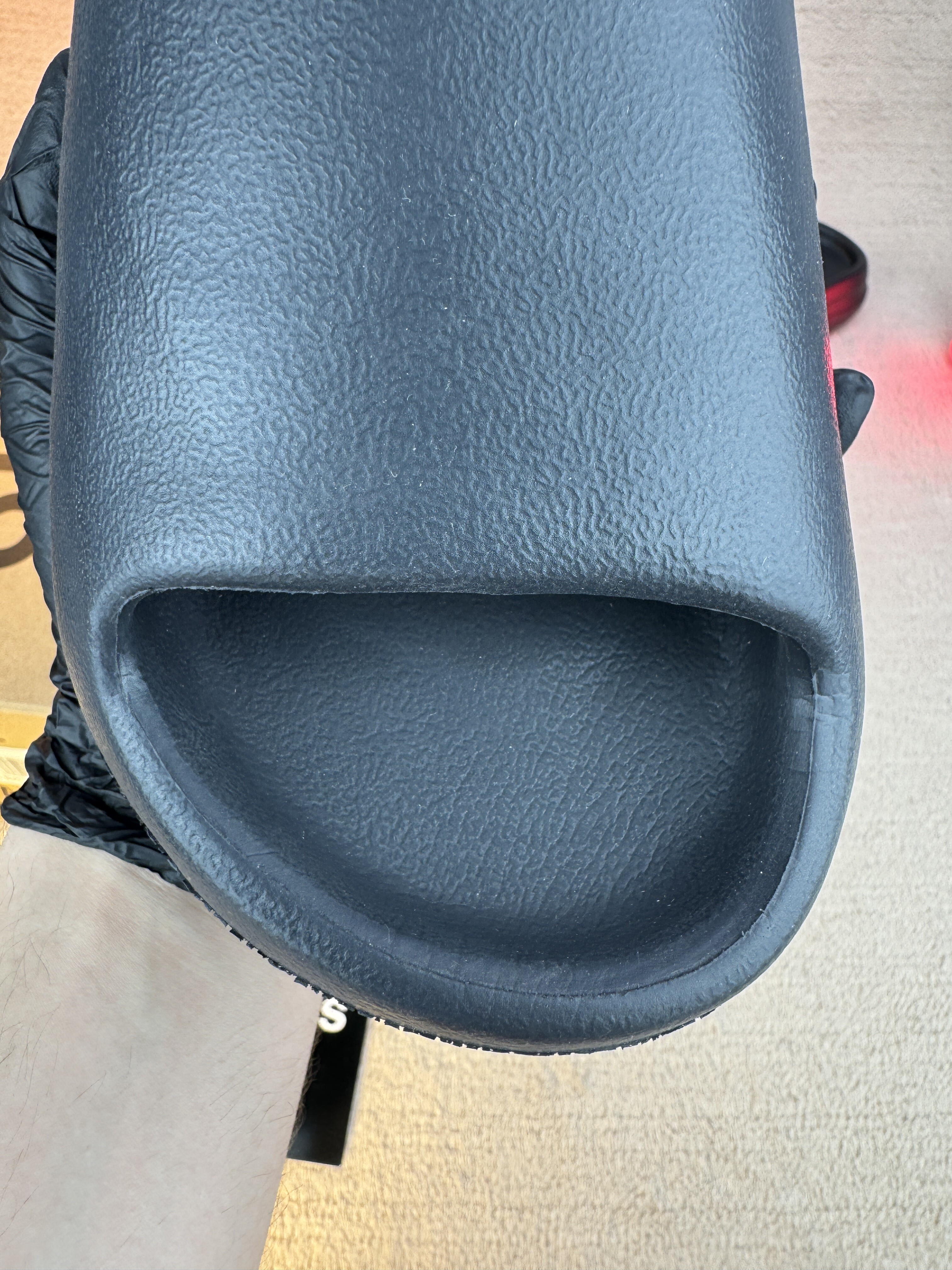 adidas Yeezy Slides ‘Onyx’ - Image 7