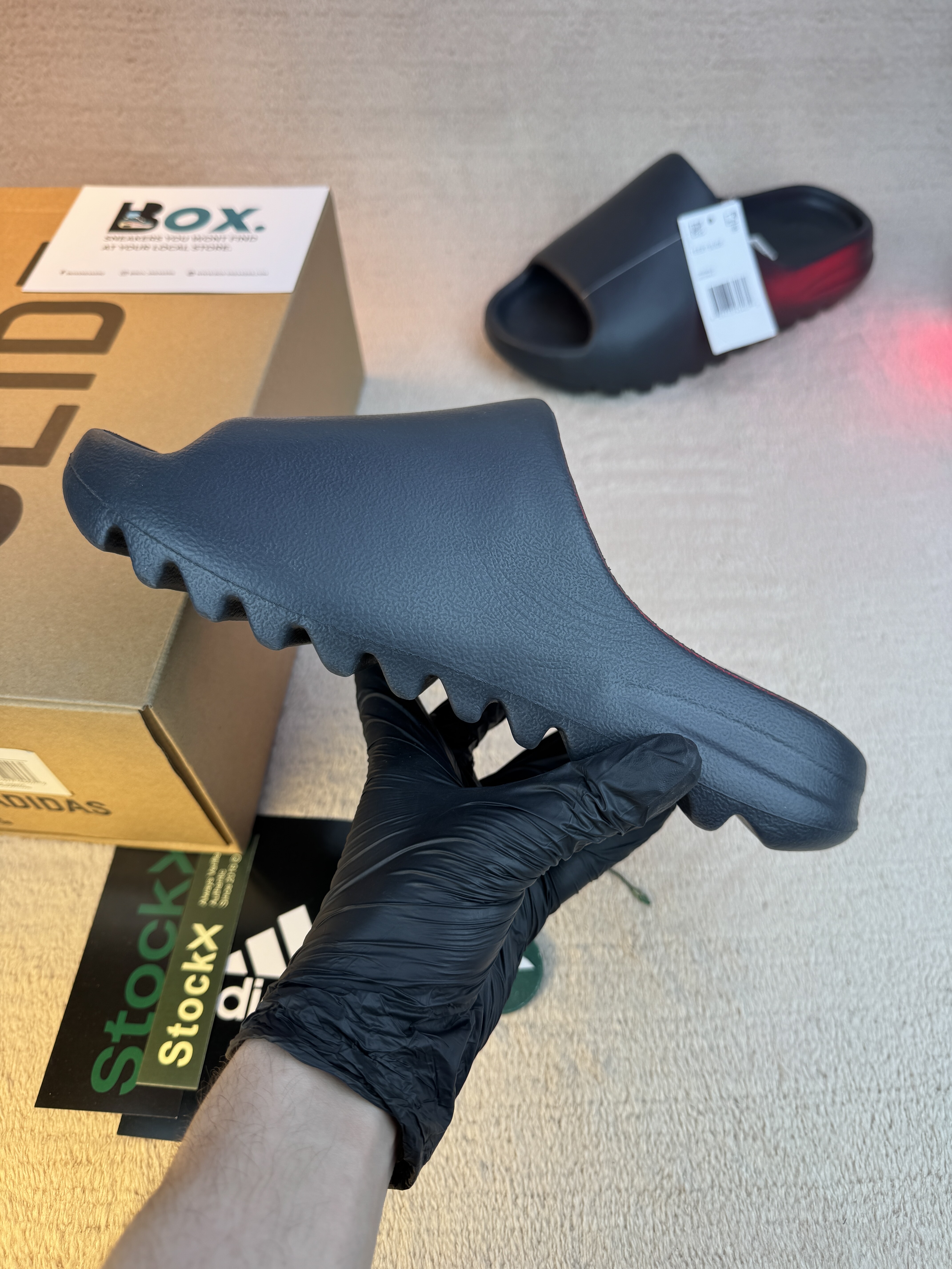 adidas Yeezy Slides ‘Onyx’ - Image 10