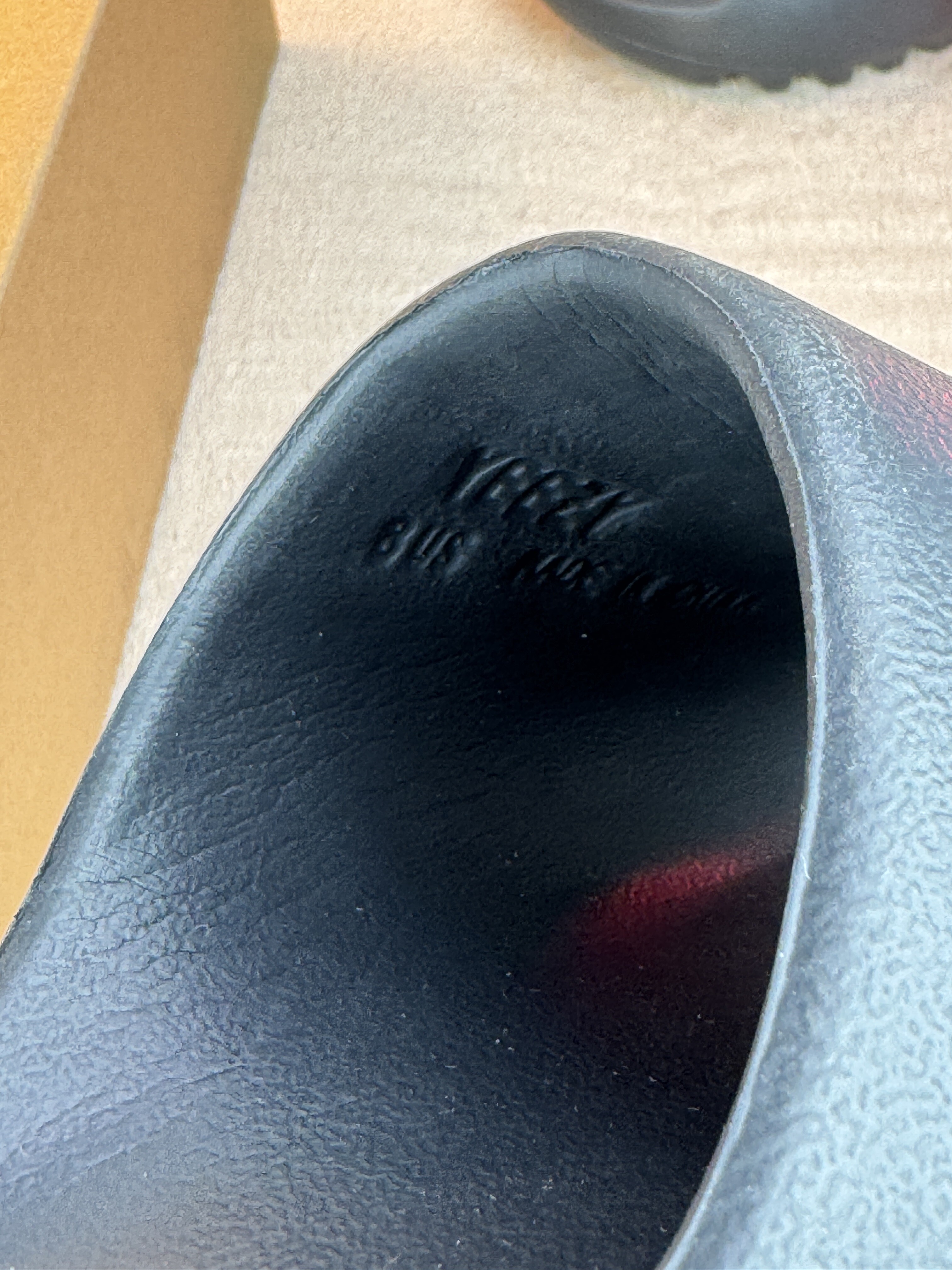 adidas Yeezy Slides ‘Onyx’ - Image 12