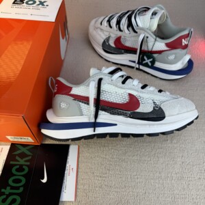 Nike Vaporwaffle sacai Sport Fuchsia Game Royal
