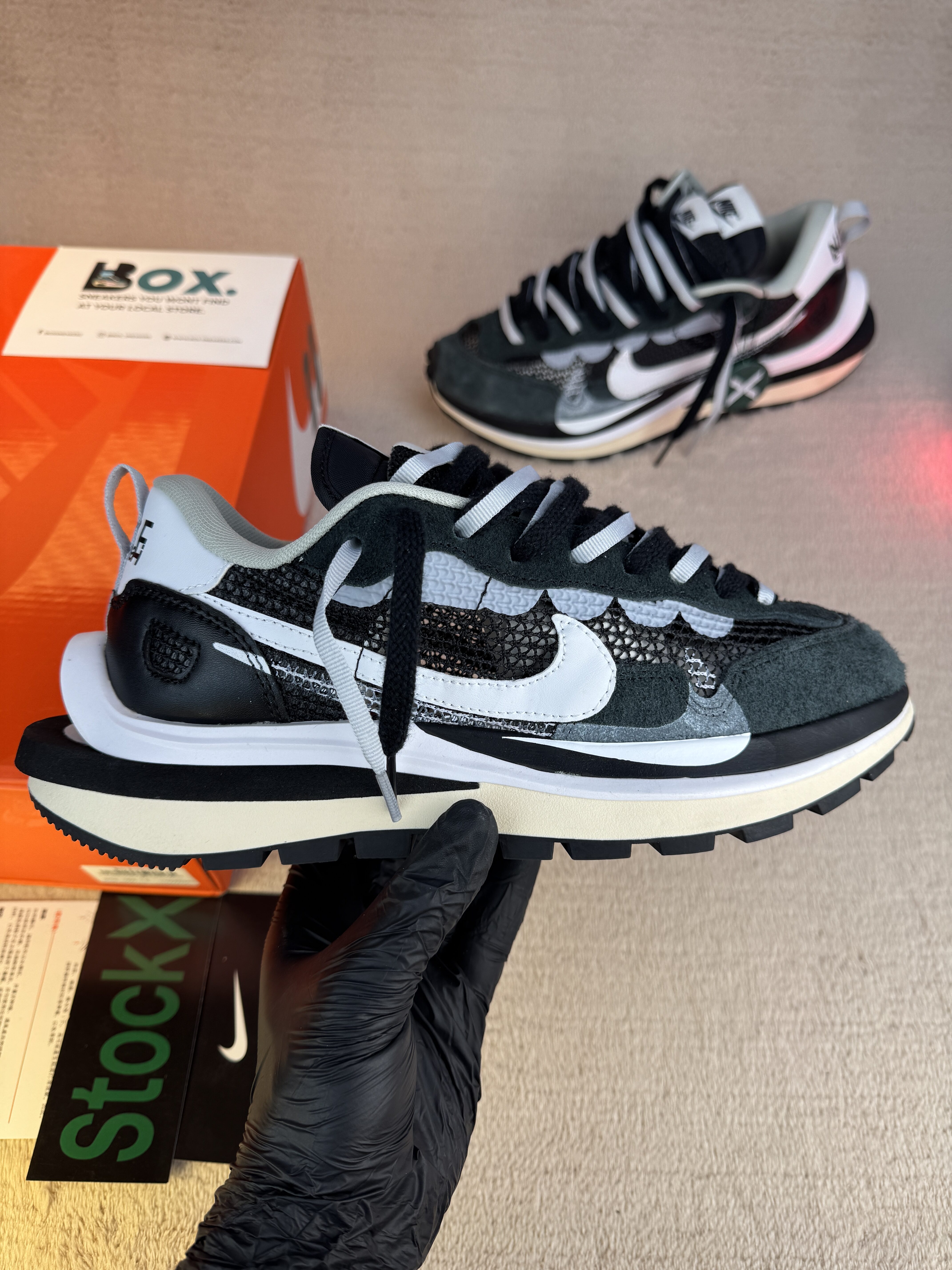 Nike Vaporwaffle sacai Black White - Image 3