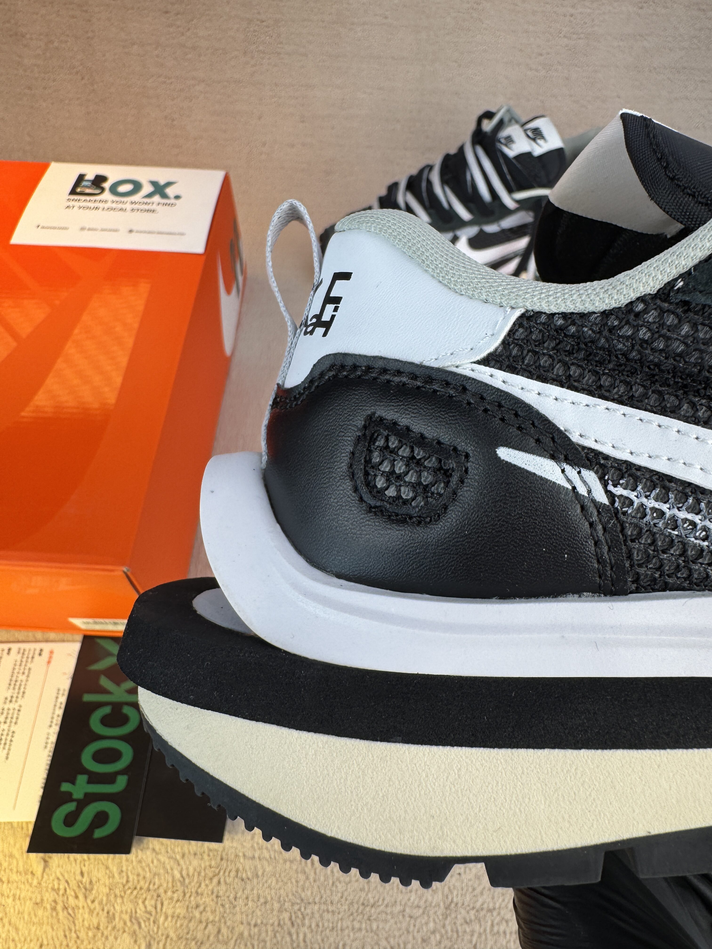 Nike Vaporwaffle sacai Black White - Image 4