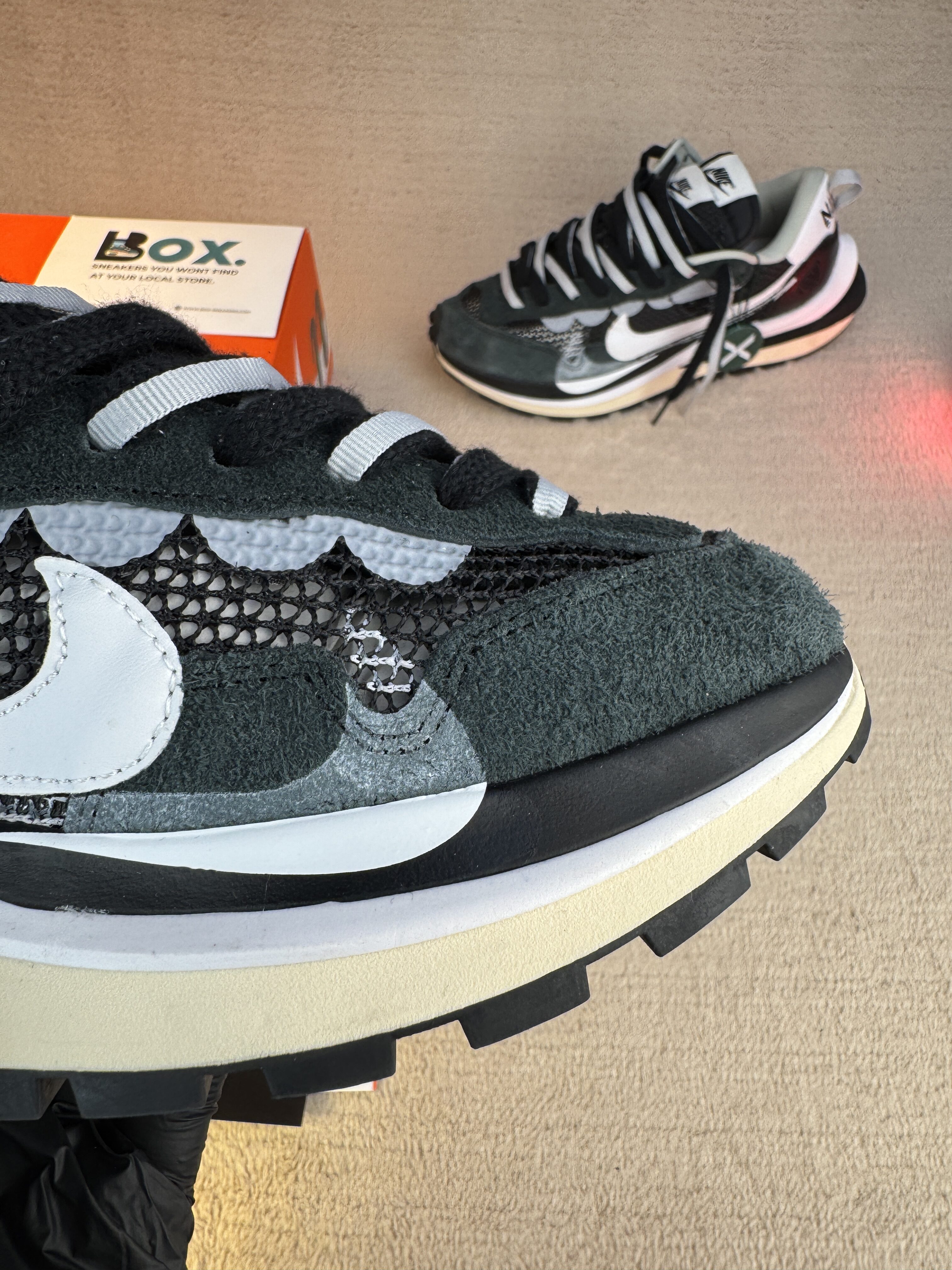 Nike Vaporwaffle sacai Black White - Image 6