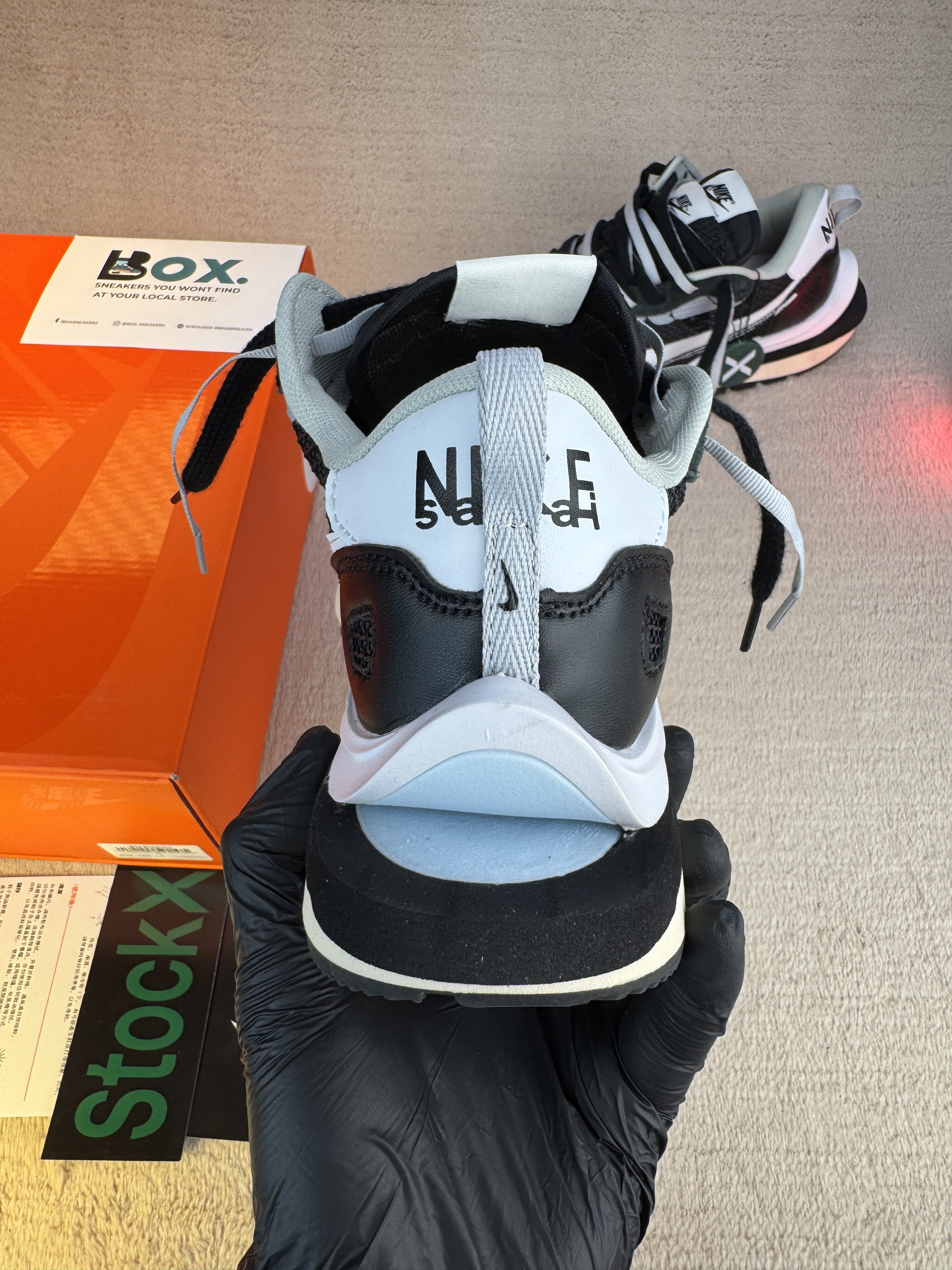 Nike Vaporwaffle sacai Black White - Image 10