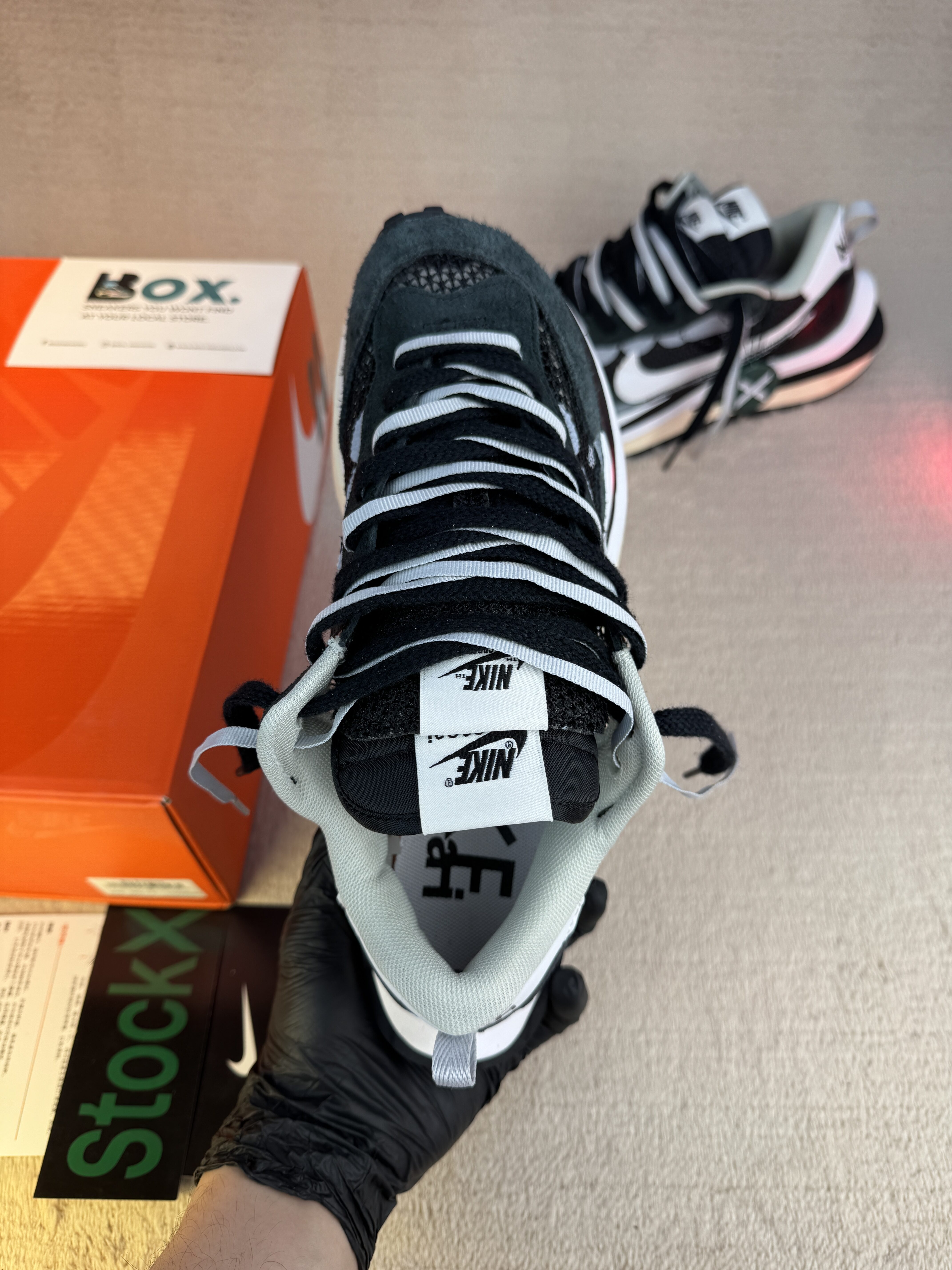 Nike Vaporwaffle sacai Black White - Image 11