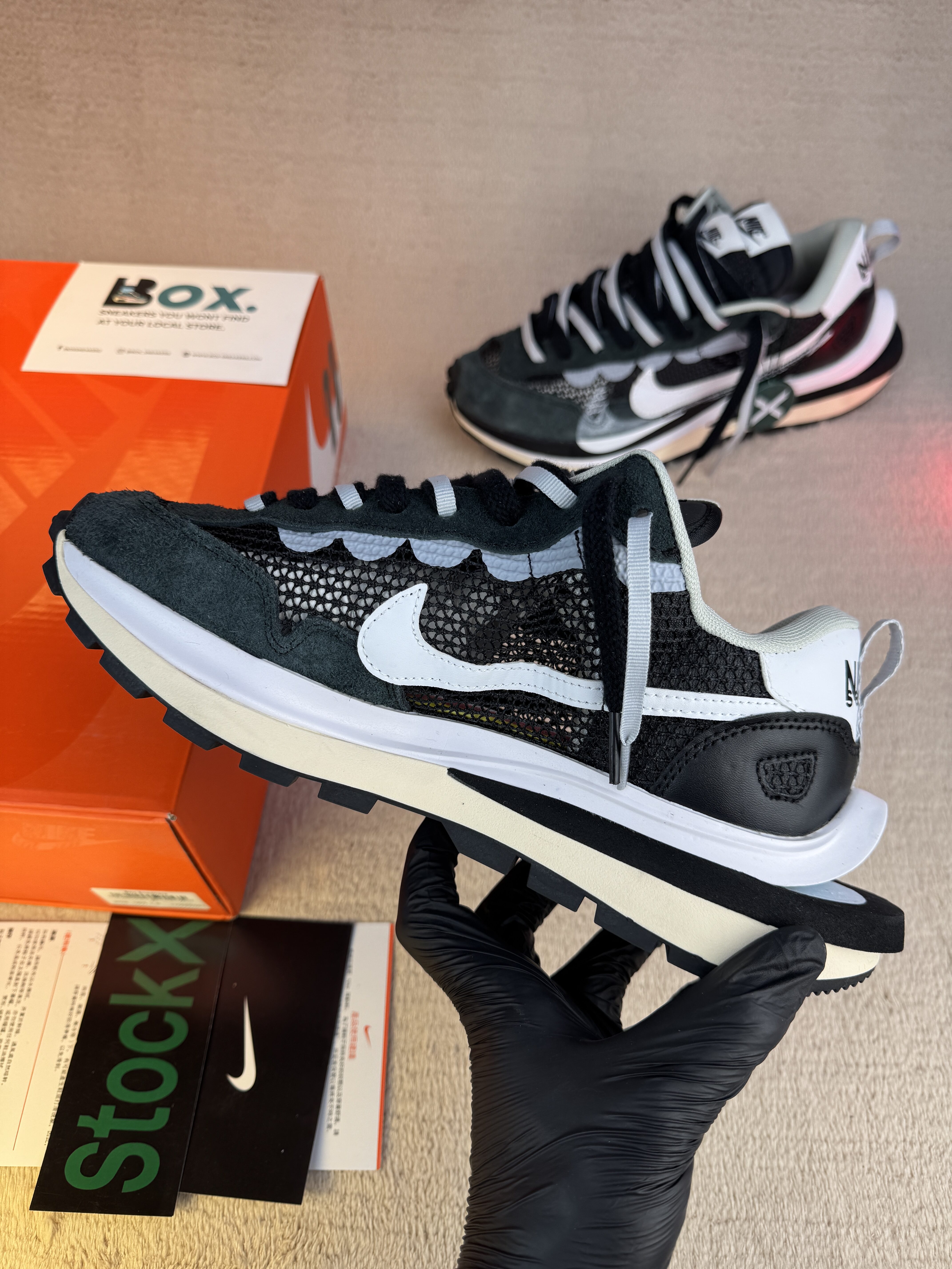 Nike Vaporwaffle sacai Black White - Image 12