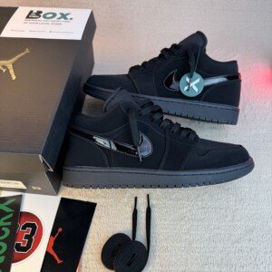 Jordan 1 Low Triple Black
