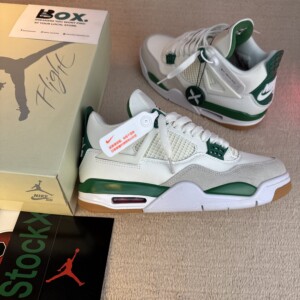 Jordan 4 Retro SB Pine Green