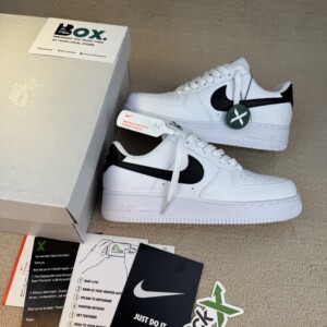 Nike Air Force 1 Low '07 White Black Pebbled Leather