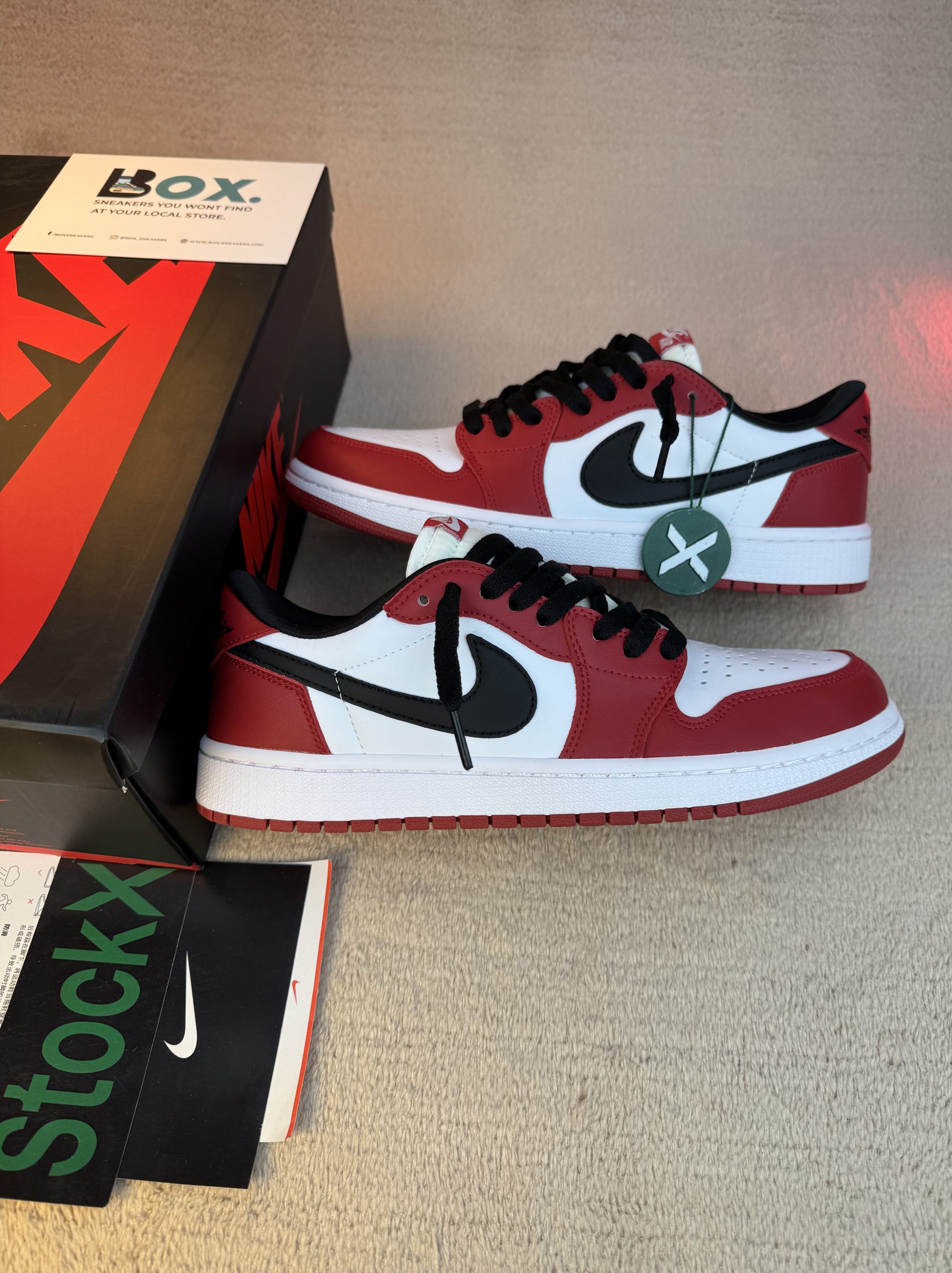 Jordan 1 Retro Low OG Chicago - Image 2