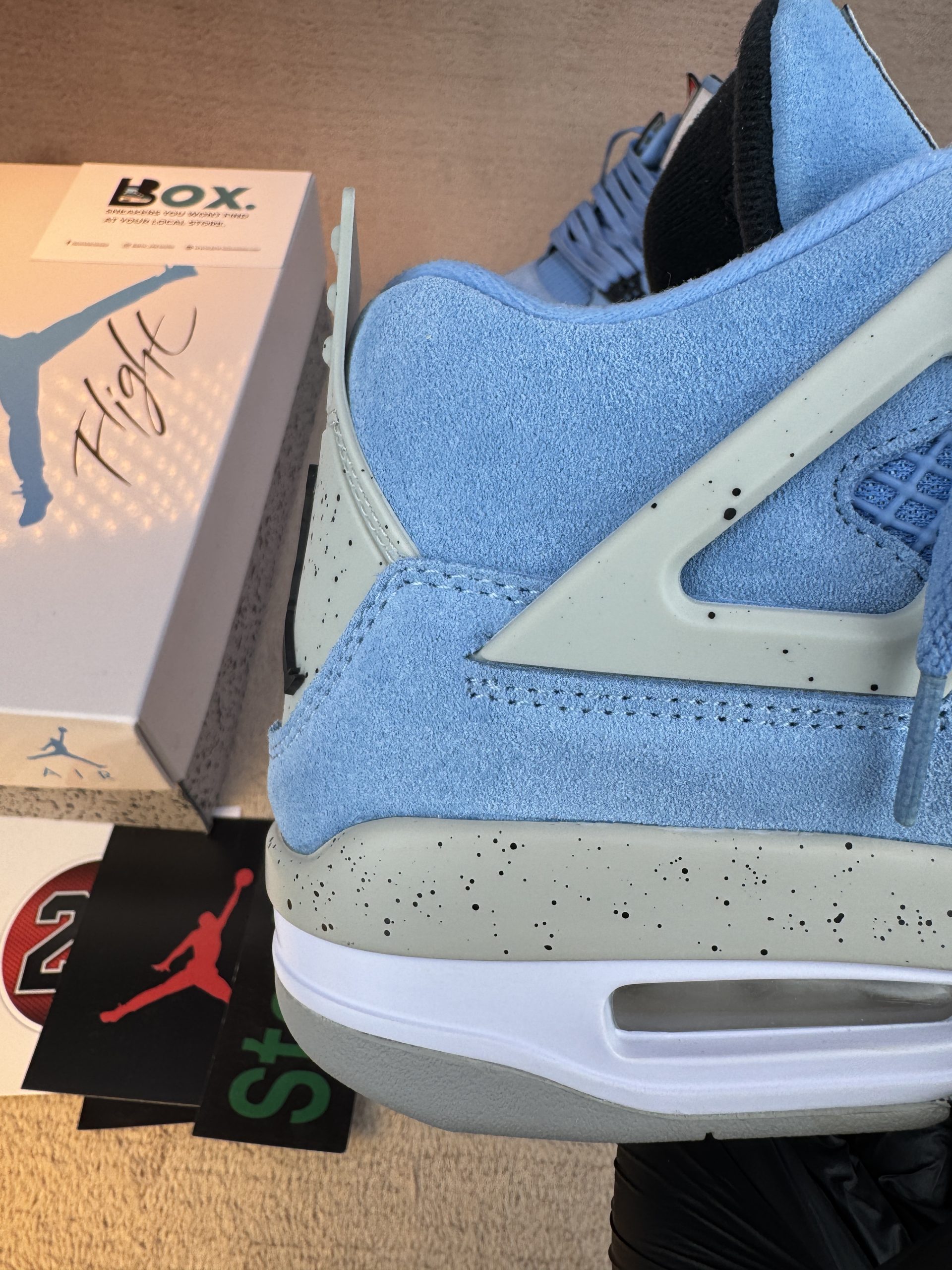 Jordan 4 Retro University Blue - Image 4