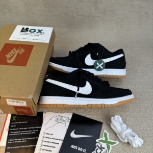 Nike SB Dunk Low SB 'Black Gum'