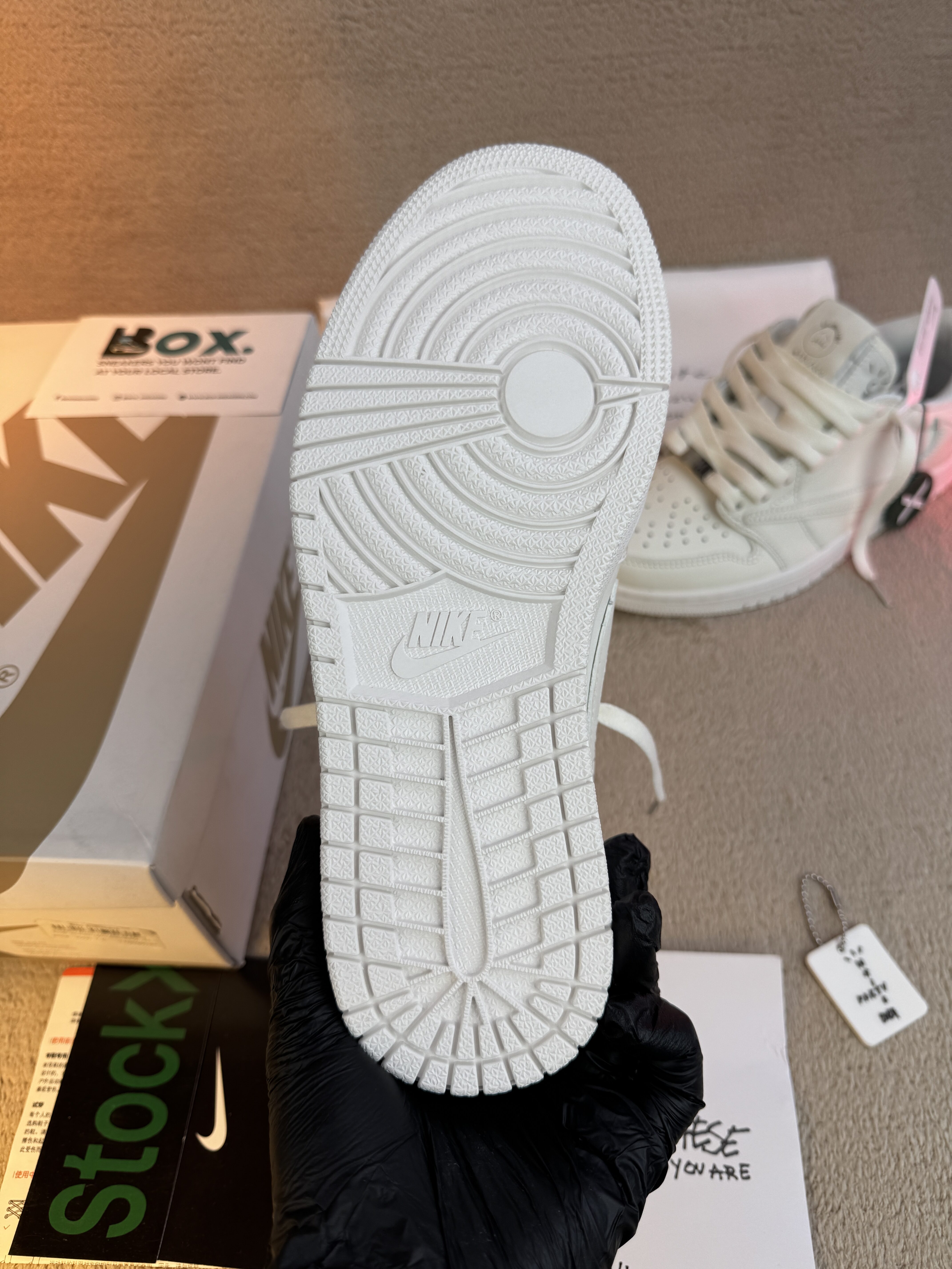 Jordan 1 Retro Low OG SP Travis Scott Michael Rubin White Party - Image 14