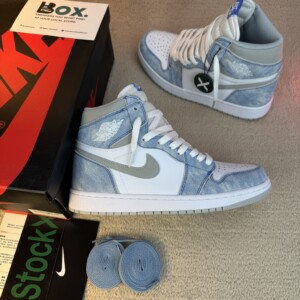 Jordan 1 Retro High Hyper Royal Smoke Grey