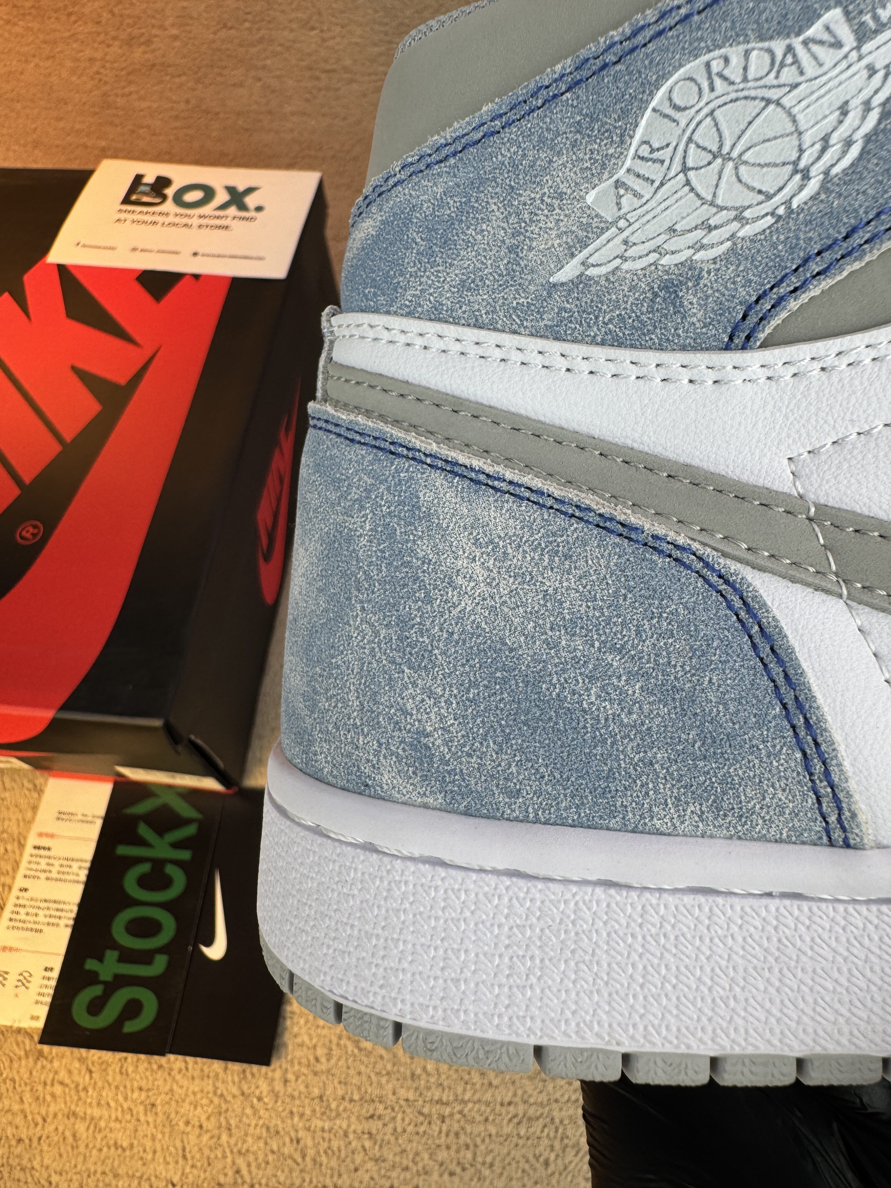 Jordan 1 Retro High Hyper Royal Smoke Grey - Image 4