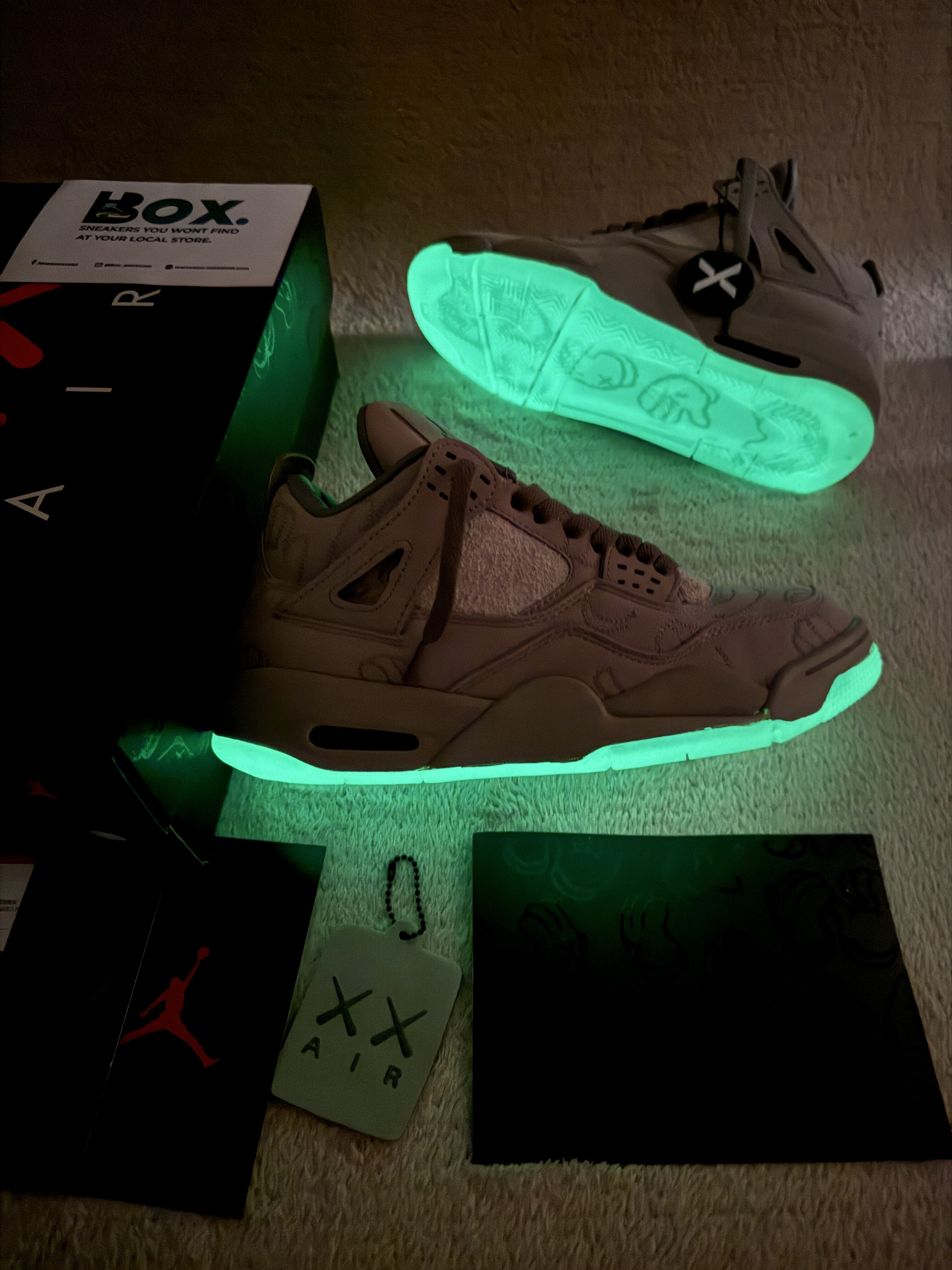 Jordan 4 Retro Kaws - Image 2